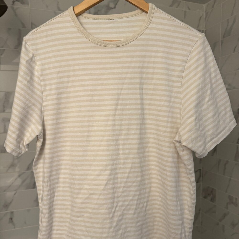 Lululemon White Short Sleeve Shirt with Stripes – Medium – Great Condition